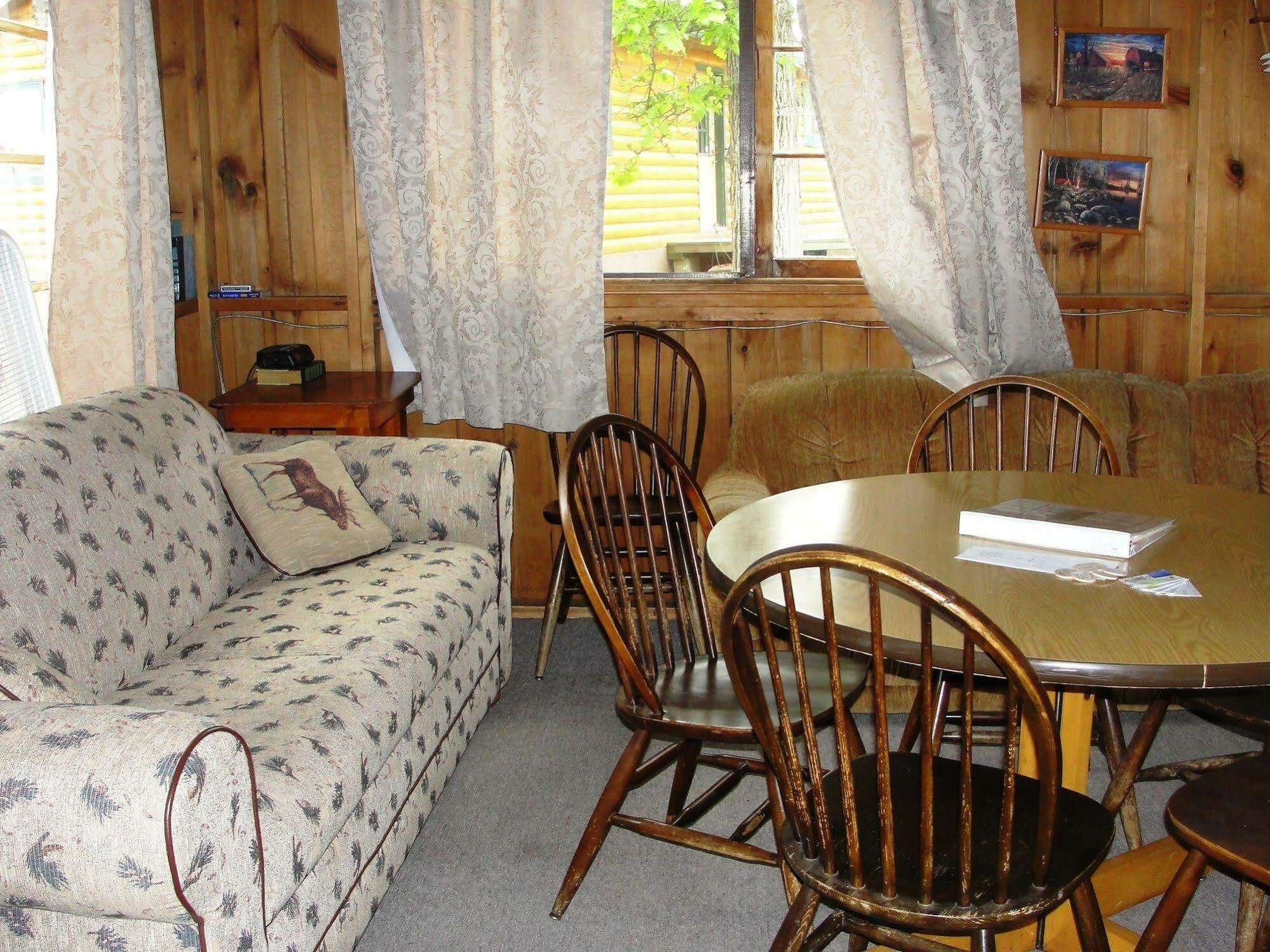 Pine Point Lodge Resort & Motel Crane Lake Екстер'єр фото