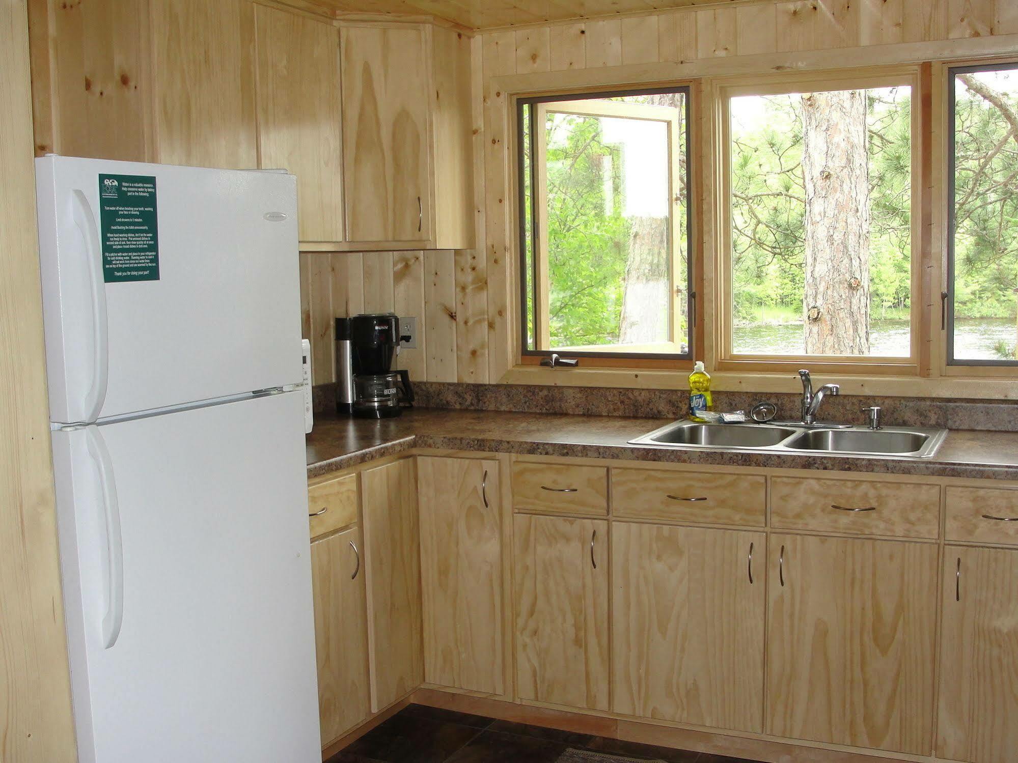 Pine Point Lodge Resort & Motel Crane Lake Екстер'єр фото