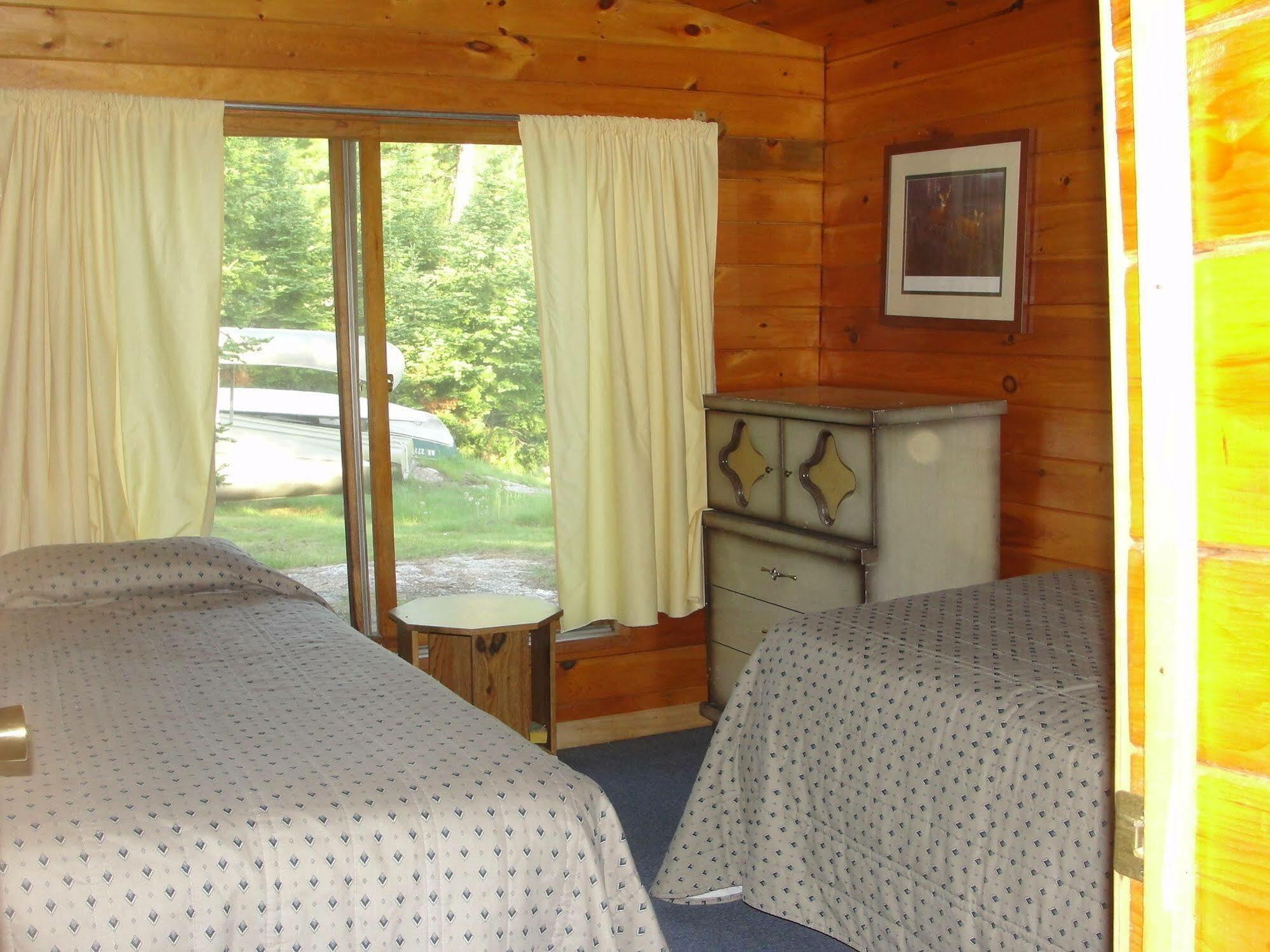 Pine Point Lodge Resort & Motel Crane Lake Екстер'єр фото