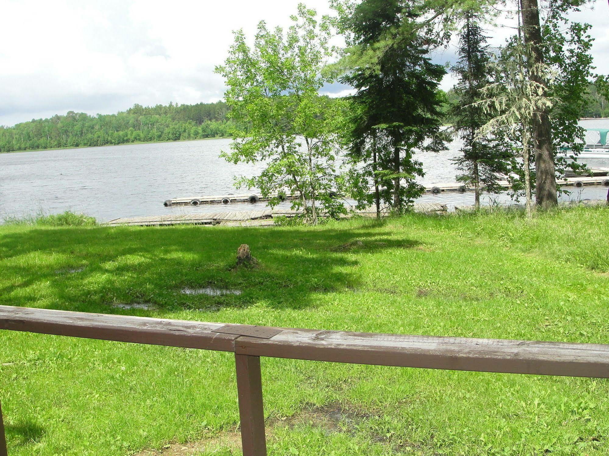 Pine Point Lodge Resort & Motel Crane Lake Екстер'єр фото