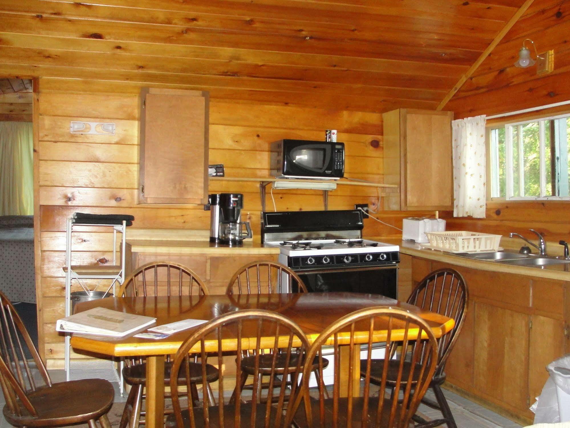 Pine Point Lodge Resort & Motel Crane Lake Екстер'єр фото