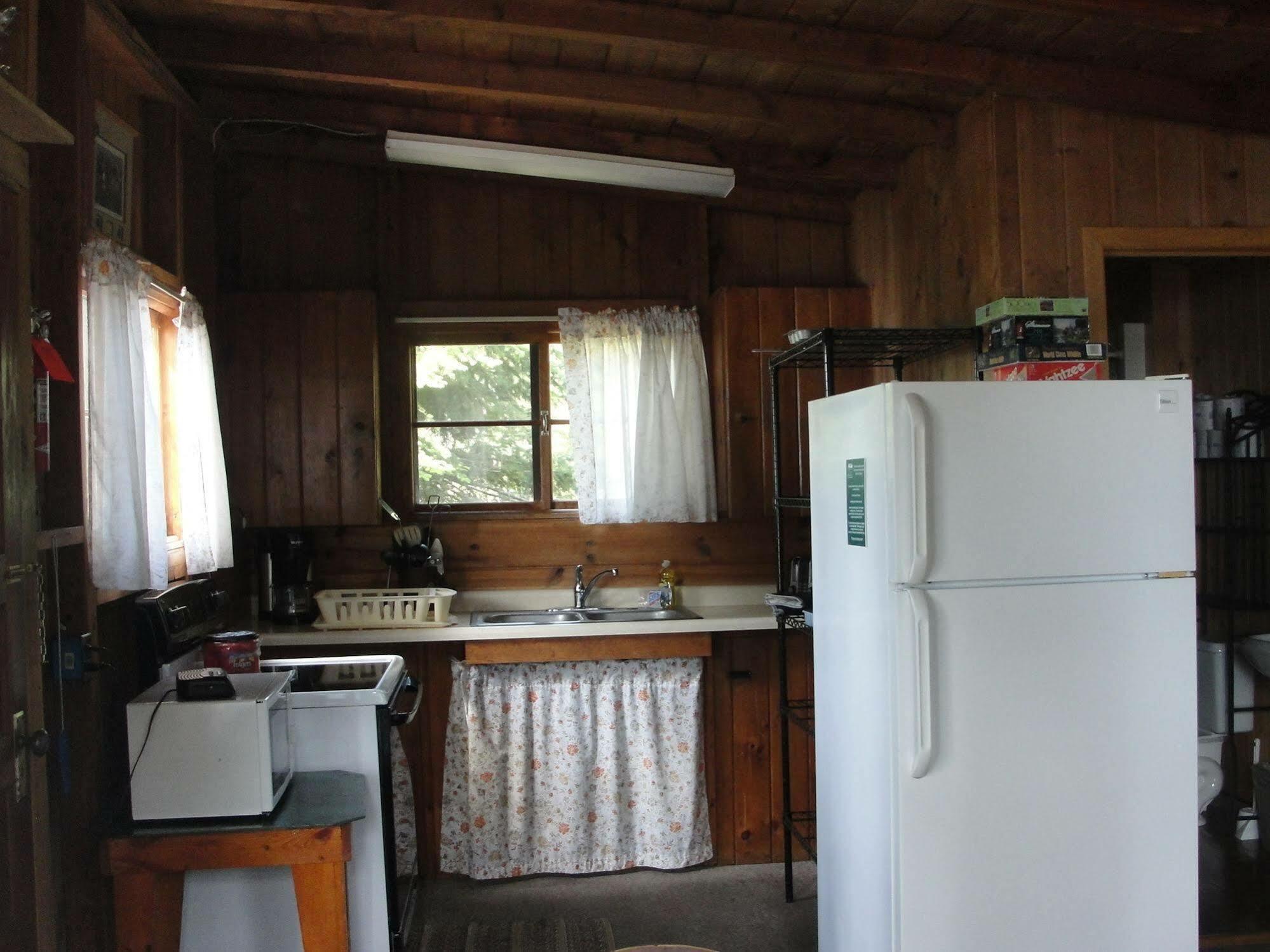 Pine Point Lodge Resort & Motel Crane Lake Екстер'єр фото