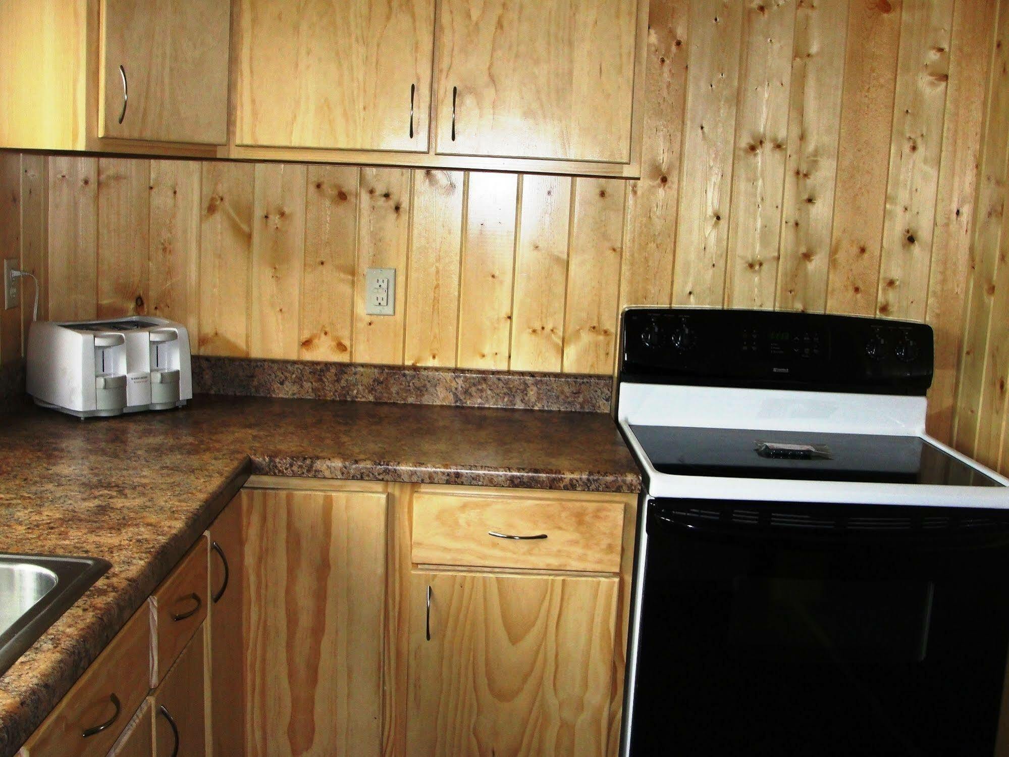 Pine Point Lodge Resort & Motel Crane Lake Екстер'єр фото